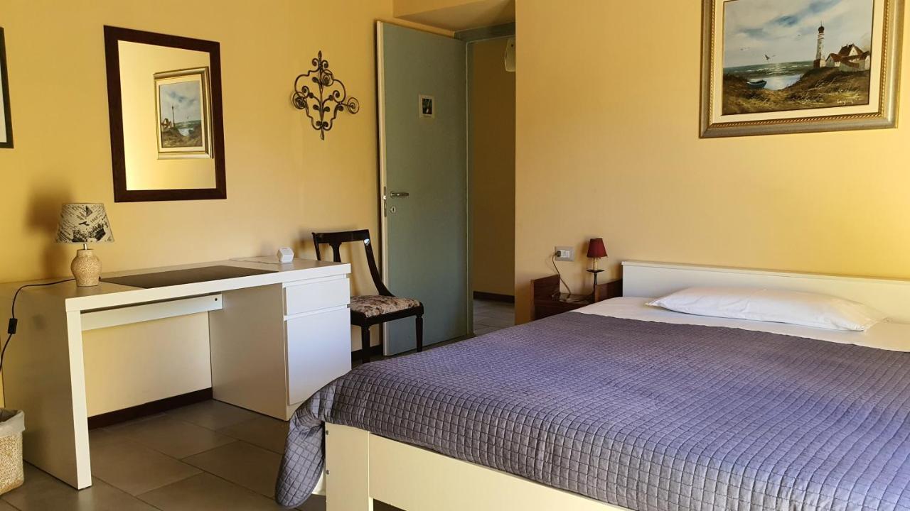 Il Casolare Del Medio Olona Bed and Breakfast Fagnano Olona Exteriör bild
